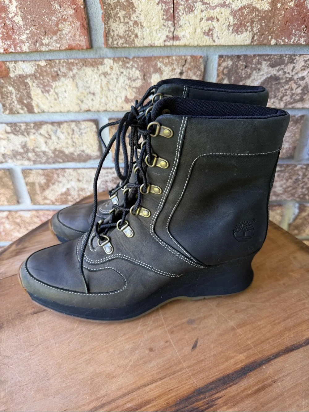 Timberland Women’s Black Leather Wedge Combat Boots Size 6.5 Medium Beautiful!